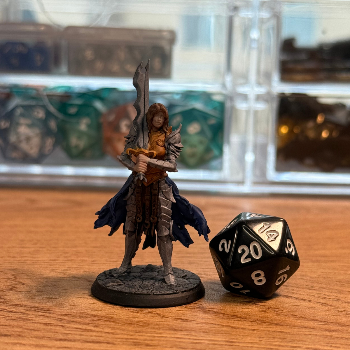 Female Human Paladin · Painted Mini · 32mm