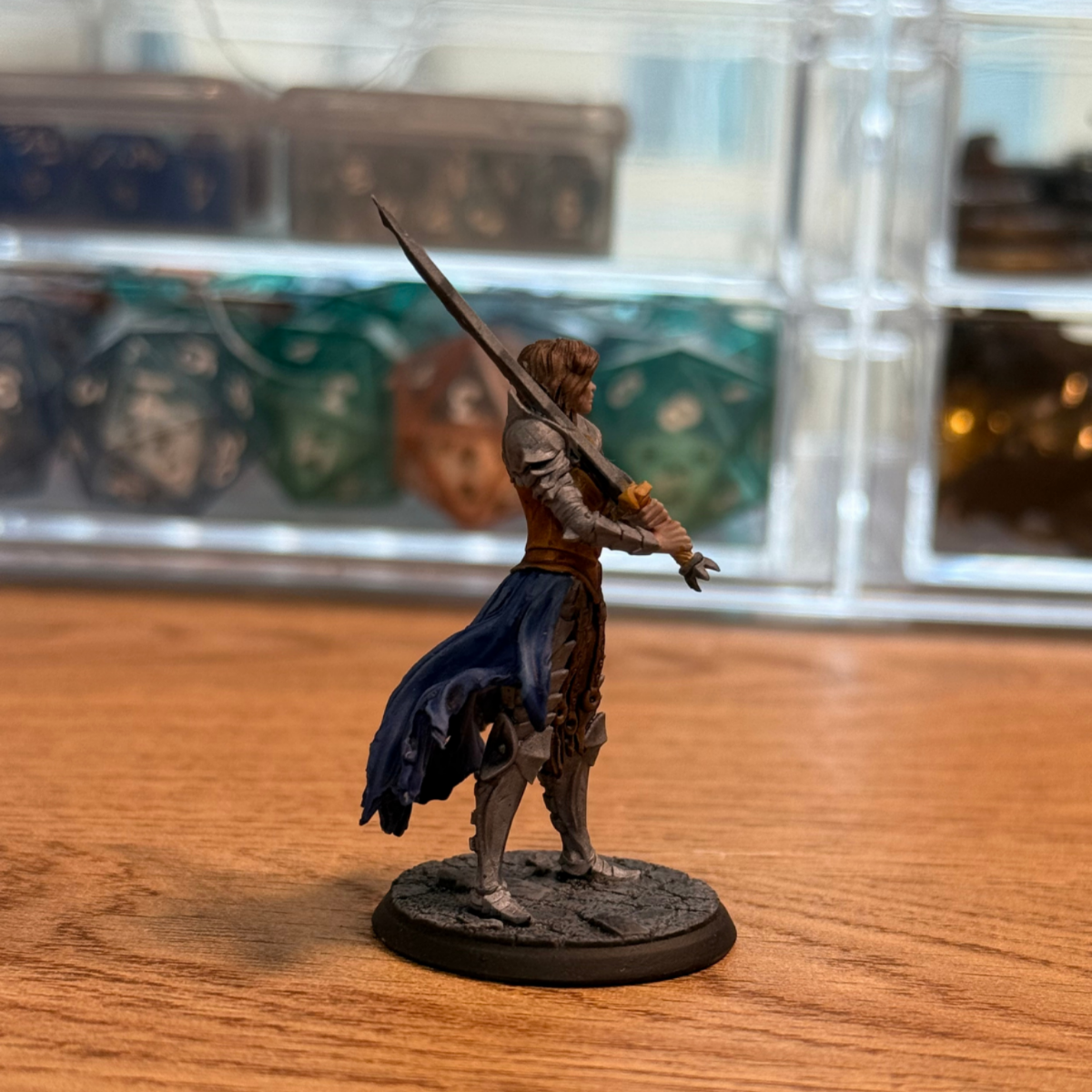 Female Human Paladin · Painted Mini · 32mm
